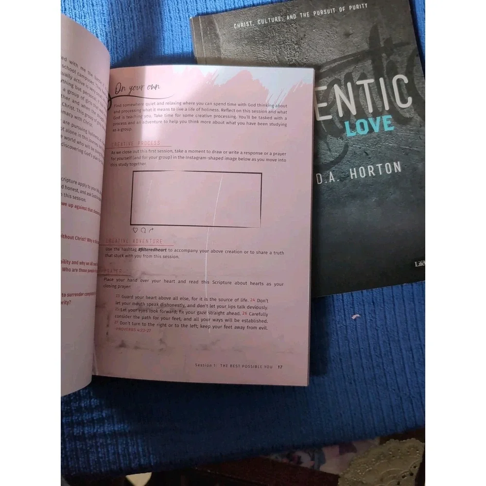 LifeWay Authentic Love Bible Study Leader Kit‎ Girls/Guys Christ (Has Writing)